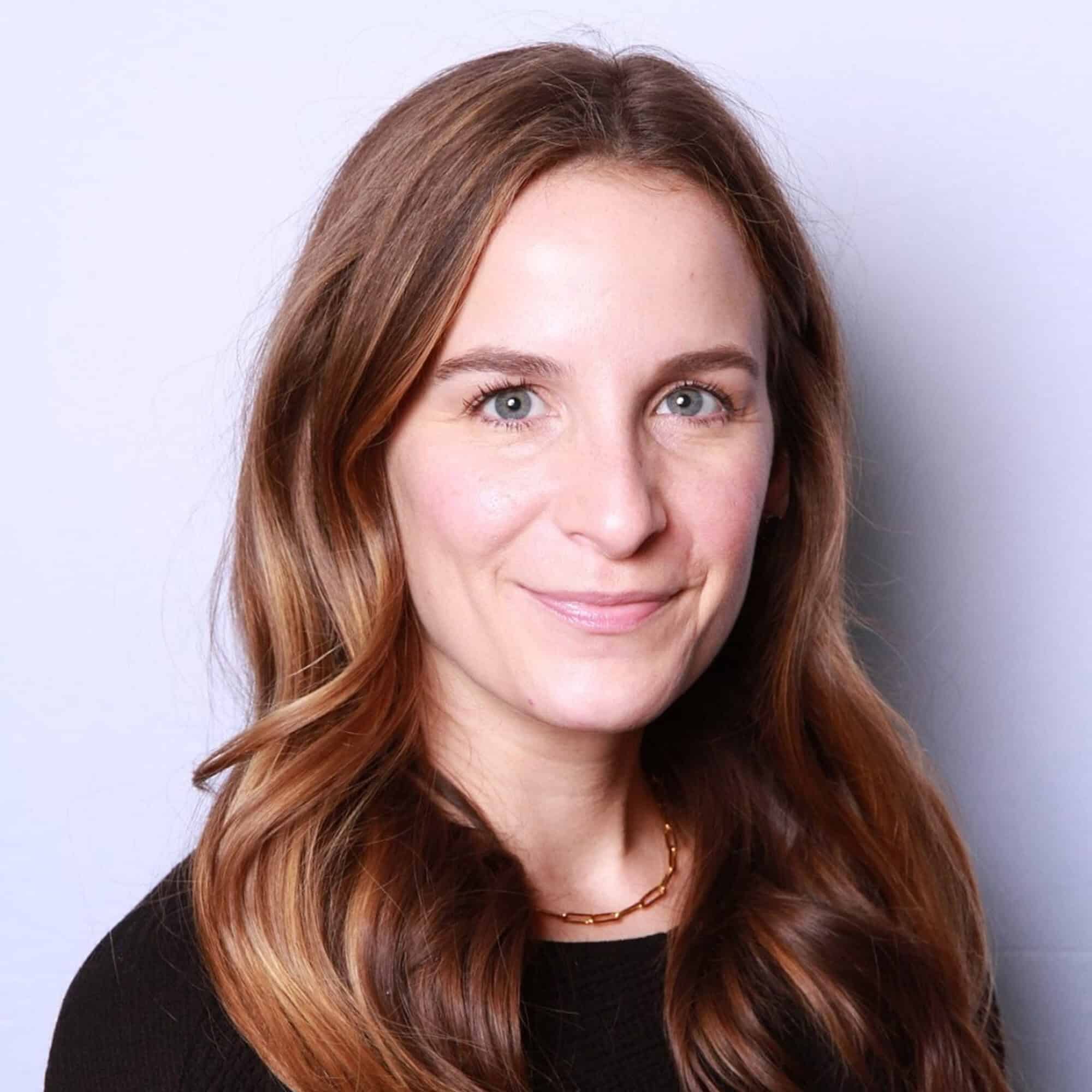 Laura Cooling headshot